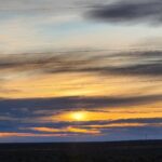 Juana Viale Instagram – Aquí en modo reflexivo. Mirando un poco mi carrete, viendo donde la vida y mis decisiones me han llevado. Donde pude sentir (me), mirar el horizonte, observar lo simple y lo natural de la vida. Y sí, la patagonia, nuestra patagonia, con nuestros msres y lleno de vida por donde espíes. Y pienso en la fragilidad de todo. Como se esta destruyendo, extinguiendo, arrasando frente a nuestras narices y después simplemente sera tarde. 
Que poder que tienen los gobernadores, intendentes, sindicalistas y el presidente… los de hoy, ayer y mañana para ponernos como país número uno en naturleza, turismo y desarrollos en torno a nuestros recursos naturales sin dañarlos… 
Aquí les dejo tan solo dos días de mi vida en constante contacto con lo que a mi me llena de vida y que se que si no lo cuidamos, es finito.
Ampliemos nuestras areas marinas protegidas. Hagamos que nos escuchen, que nos vean. 
En fin… mi granito aca y les cuento que pretebdo ser una playa entera… no un granito. Si quieren, se suman a mi visión, amor, deseo, energía, espíritu. Compartanme sus deseos, lo que les gusta de la naturaleza. 
Besos y que tengan bello día!

Ph: @markomagister