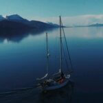Juana Viale Instagram - Primero soñar. Después desear. Con la fuerza del amor, concretar. Amar lo que uno hacer. Hacer lo que uno ama. Poder poner en palabras, imágenes, en sensaciones los deseos. Aprender a cuidar los mares y a todo lo que vive en ellos. Hablar por quienes se comunican en otro lenguaje. Concientizar. Mostrar lo que algunos vieron y otros quizás no sabían que existía. La fragilidad. Lo inmenso de lo que no vemos, lo delicado del equilibrio. Lo asombroso. Nuestra existencia, también depende de todos ellos. Agradecer. Aquí, la intro de lo que es/será un largo viaje. Con múltiples destinos pero con una sola bandera, El océano. AMAR, CUIDAR, PROTEGER, DISFRUTAR, APRENDER, CONOCER, RESPETAR... Areas marinas protegidas 💙