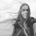 Juana Viale Instagram - Siempre que hay viento me suelto el pelo para que se me vuele, para que se llene de aire, es como ver correr el agua... amo. Me creer que soy mas liviana, me hace sentir el momento, el presente.