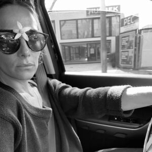Juana Viale Instagram - Azar 
fuerza que supuestamente determina que los hechos imprevisibles se desarrollen de una manera o de otra.
Azahar 
Flor....suerte

PH: @bastabastaa

Hoy en la mañana yendo al trabajo.