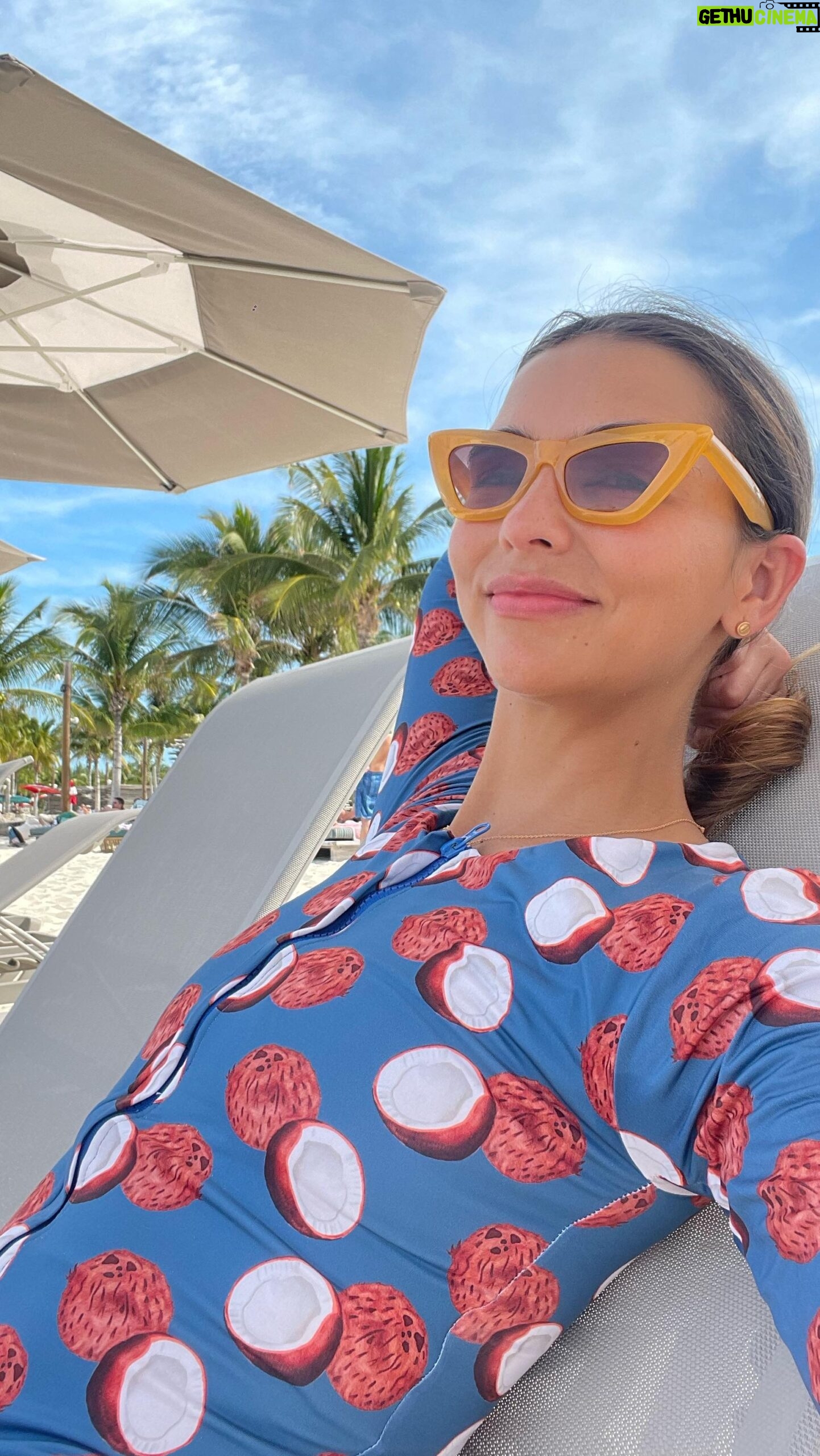 Juanita Arias Instagram - Quality Time with Family …Máxima Felicidad 👙☀️⛱️ 🛳️🤍 @virginvoyages #virginvoayages #Ad