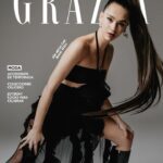 Juanita Arias Instagram - ¡GRAZIA diciembre llegó! En portada la colombiana Juana Arias que nos contagia de su pasión por la actuación, su carrera inició con un comercial pero que la ha llevado a protagonizar exitosas series y a hacer una película con Will Smith. No te pierdas la entrevista y nuestras exclusivas fotos con los mejores looks de la temporada y joyas para usar estas fiestas, en portada Juana lleva nuestras favoritas de @tousjewelry También sumérgete en un ambiente de fiesta y celebración, de querer reír y soñar. Prepara tu lista de regalos para un 2024 lleno de estilo y belleza. Deseos de FW y crucero, accesorios y make up. . . . . . Fotografía. @santiagorui Video. @filmosauriomx Directora de Moda. @annielask Directora editorial. @tonisalamanca Maquillaje. @kerenmakeupart Pelo. @ernestovargas_hair Asistentes de Moda. @yessicasalas_cs @brendmirand #Grazia #GraziaDiciembre #2024 #Cover #diciembre #juanaarias #moda #fashion #tous #cruise #party #christmastime #newyear #makewishes