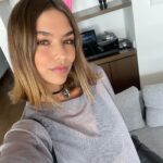 Juanita Arias Instagram - 1: PELITO NUEVO 2: Frase Para el Alma 3: Empezando Nuevo Proyecto 🎬🎥 4:Con la Familia 5: Color Nuevo 6: El Eclipse, Las Sorpresas que Trajo y Sus cambios 7: El Universo Siempre está a Mi Favor