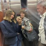 Juanita Arias Instagram - 1: PELITO NUEVO 2: Frase Para el Alma 3: Empezando Nuevo Proyecto 🎬🎥 4:Con la Familia 5: Color Nuevo 6: El Eclipse, Las Sorpresas que Trajo y Sus cambios 7: El Universo Siempre está a Mi Favor