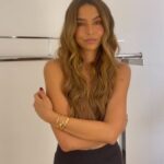 Juanita Arias Instagram – Aceptar y abrazar todas las facetas de uno mismo es un viaje interno profundo y constante. Es encontrar la paz en nuestra dualidad, en la sombra y la luz que todos llevamos dentro. La autenticidad radica en reconocer y amar cada parte de nuestra esencia y cuerpo permitiendo que nuestra verdadera naturaleza brille con pureza y sinceridad. 🌌💖 #BehindTheScenes 📸

 Accepting and embracing all facets of oneself is a profound and ongoing inner journey. It’s finding peace within our duality, in the shadow and light we all carry within. Authenticity lies in recognizing and loving every part of our essence and body allowing our true nature to shine with purity and sincerity. 🌌💖#BehindTheScenes 📸