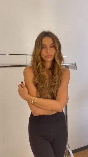 Juanita Arias Instagram - Aceptar y abrazar todas las facetas de uno mismo es un viaje interno profundo y constante. Es encontrar la paz en nuestra dualidad, en la sombra y la luz que todos llevamos dentro. La autenticidad radica en reconocer y amar cada parte de nuestra esencia y cuerpo permitiendo que nuestra verdadera naturaleza brille con pureza y sinceridad. 🌌💖 #BehindTheScenes 📸

 Accepting and embracing all facets of oneself is a profound and ongoing inner journey. It’s finding peace within our duality, in the shadow and light we all carry within. Authenticity lies in recognizing and loving every part of our essence and body allowing our true nature to shine with purity and sincerity. 🌌💖#BehindTheScenes 📸