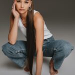 Juanita Arias Instagram - Juana Arias. Esta colombiana se ha buscado su destino en la industria: desde hacer un comercial hasta participar en una de las películas más premiadas o en series para las nuevas plataformas, Juana tiene bien claro hasta donde quiere llegar… como la nueva colección de joyería de Tous. No te pierdas nuestro contenido exclusivo en GRAZIA.MX y en nuestra edición impresa. . . . . . Fotografia. @satiagorui Directora de Moda. @annielask Directora Editorial. @tonisalamanca Maquillaje. @kerenmakeupart Pelo. @ernestovargas_hair Asistentes de Moda. @yessicasalas_cs @brendmirand #Grazia #GraziaDiciembre #2024 #Cover #diciembre #juanaarias #moda #fashion #tous #cruise #party #christmastime #newyear #makewishes