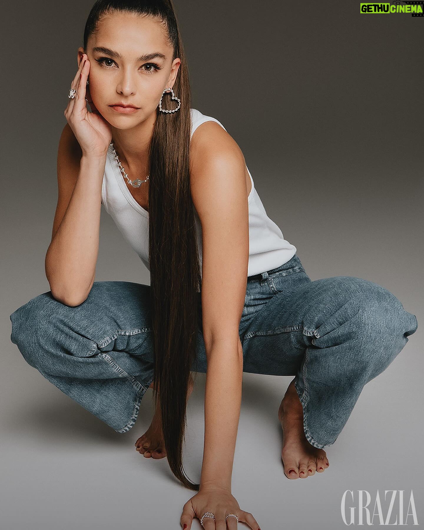 Juanita Arias Instagram - Juana Arias. Esta colombiana se ha buscado su destino en la industria: desde hacer un comercial hasta participar en una de las películas más premiadas o en series para las nuevas plataformas, Juana tiene bien claro hasta donde quiere llegar… como la nueva colección de joyería de Tous. No te pierdas nuestro contenido exclusivo en GRAZIA.MX y en nuestra edición impresa. . . . . . Fotografia. @satiagorui Directora de Moda. @annielask Directora Editorial. @tonisalamanca Maquillaje. @kerenmakeupart Pelo. @ernestovargas_hair Asistentes de Moda. @yessicasalas_cs @brendmirand #Grazia #GraziaDiciembre #2024 #Cover #diciembre #juanaarias #moda #fashion #tous #cruise #party #christmastime #newyear #makewishes