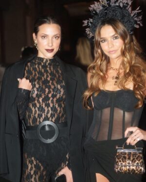 Juanita Arias Instagram - NOCHE DE 💀 con @voguemexico ! Look @dolcegabbana 🖤 Makeup @anaeuribe @bridelmx