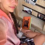 Juanita Arias Instagram - El templo es uno de mis lugares favoritos del Burn. Un lugar muy poderoso, mágico, donde las personas van y ponen mensajes,fotitos,ofrendas a las personas ( 🐶🐱🐰) que ya dejaron este planeta … Este fue el primer año que lleve fotitos de mis abuelos, de Kazba 🐶 y pude escribirles todo lo que sentía. Soltar con Amor “El Templo del Corazón es el Templo Oficial de 2023. Un Lugar para reconectarse con nuestros corazones y un espacio para la sanacion comunitaria. Manteniendo espacio para cualquiera que procese el dolor, esté ayuda a canalizarlo hacia el cielo. A través de las flores, los lazo de Europa del Este y la cálida energía femenina, induce los sentimientos de amor maternal, aceptación y protección” Se quema el último día 🔥🤍✨🫶🏽 The Temple is one of my favorite places in Burningman. A very powerful, magical place, where people go and put messages, photos, offerings to people ( 🐶🐱🐰) who have already left this planet ... This was the first year that I took photos of my grandparents, from Kazba 🐶 and I was able to write them everything I felt and Let go with love. Temple of the Heart is the official 2023 Burning Man Temple. She’s a vessel for reconnecting with our hearts and a space for communal healing. Holding space for anyone processing grief, She helps channel it up to the sky. Through flowers, Eastern European lacing, and warm feminine energy, She induces the feelings of maternal love, acceptance, and protection. 🔥🤍