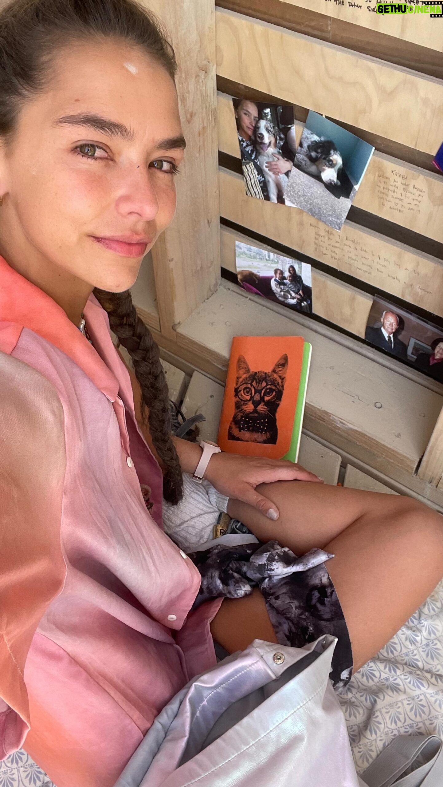 Juanita Arias Instagram - El templo es uno de mis lugares favoritos del Burn. Un lugar muy poderoso, mágico, donde las personas van y ponen mensajes,fotitos,ofrendas a las personas ( 🐶🐱🐰) que ya dejaron este planeta … Este fue el primer año que lleve fotitos de mis abuelos, de Kazba 🐶 y pude escribirles todo lo que sentía. Soltar con Amor “El Templo del Corazón es el Templo Oficial de 2023. Un Lugar para reconectarse con nuestros corazones y un espacio para la sanacion comunitaria. Manteniendo espacio para cualquiera que procese el dolor, esté ayuda a canalizarlo hacia el cielo. A través de las flores, los lazo de Europa del Este y la cálida energía femenina, induce los sentimientos de amor maternal, aceptación y protección” Se quema el último día 🔥🤍✨🫶🏽 The Temple is one of my favorite places in Burningman. A very powerful, magical place, where people go and put messages, photos, offerings to people ( 🐶🐱🐰) who have already left this planet ... This was the first year that I took photos of my grandparents, from Kazba 🐶 and I was able to write them everything I felt and Let go with love. Temple of the Heart is the official 2023 Burning Man Temple. She’s a vessel for reconnecting with our hearts and a space for communal healing. Holding space for anyone processing grief, She helps channel it up to the sky. Through flowers, Eastern European lacing, and warm feminine energy, She induces the feelings of maternal love, acceptance, and protection. 🔥🤍