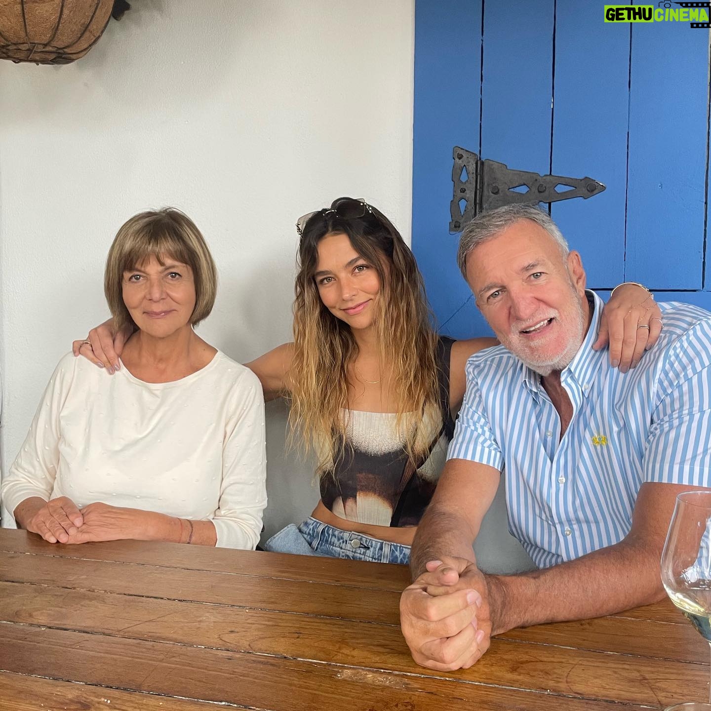Juanita Arias Instagram - MIAMI ππΌ 1 : The Alchemist ( Classic π) 2: En una Hortensia πΈ @reisingerandres 3: Re-United @paolavdesideri 4: Papas π€ 5: ART 6: Mandolin π€€ 7: ππ 8: Fav People π 9: Did you see Theβ¦ πβ
οΈ 10: π₯οΈπ€ @marguicas