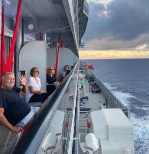 Juanita Arias Instagram - Sea Terrace Cabin 🛳️❤️ @virginvoyages #VirginVoyages #Ad