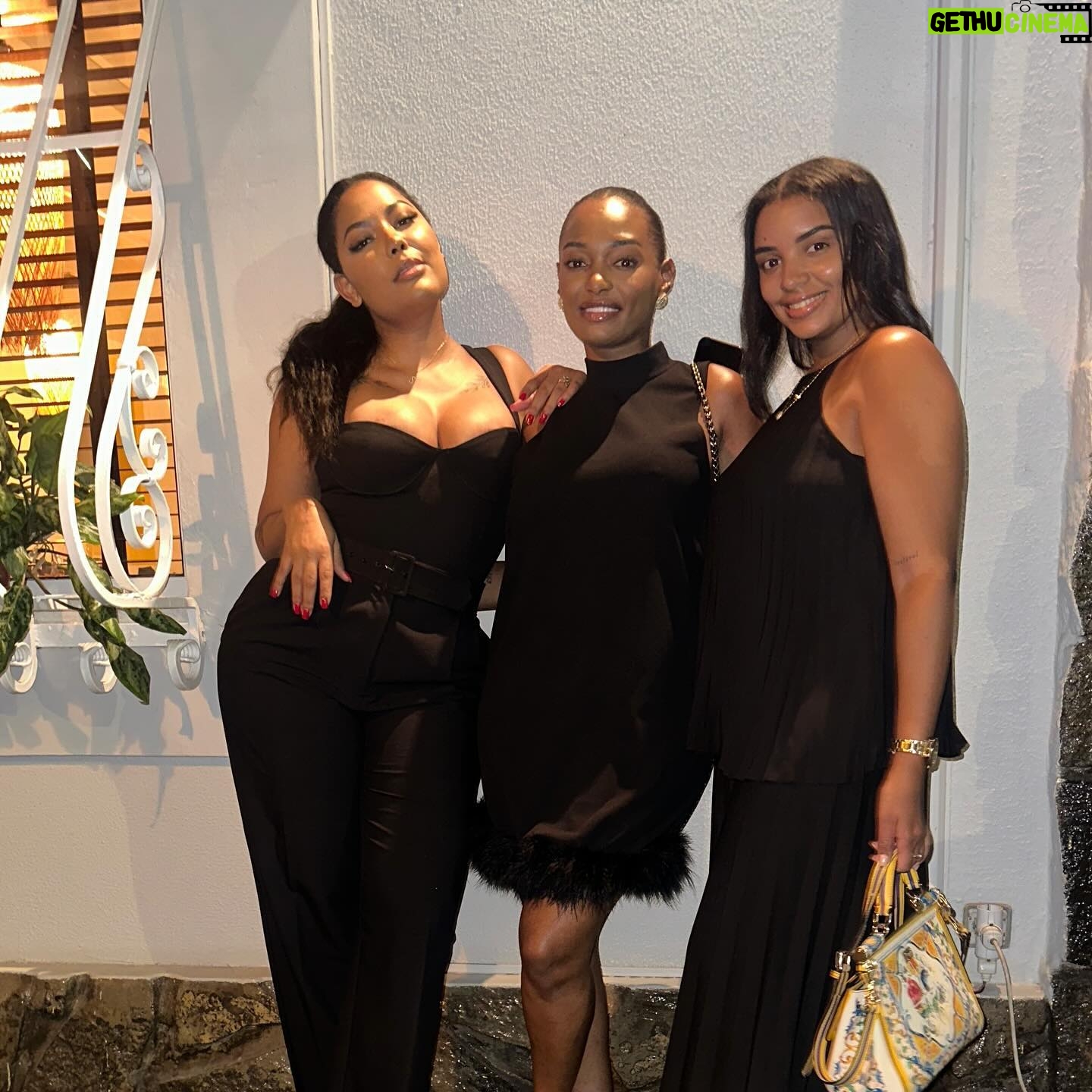 Juddy da Conceição Instagram - Não foi nada combinado, e se tivesse sido não seria perfeito! #winelovers #blackaddicted