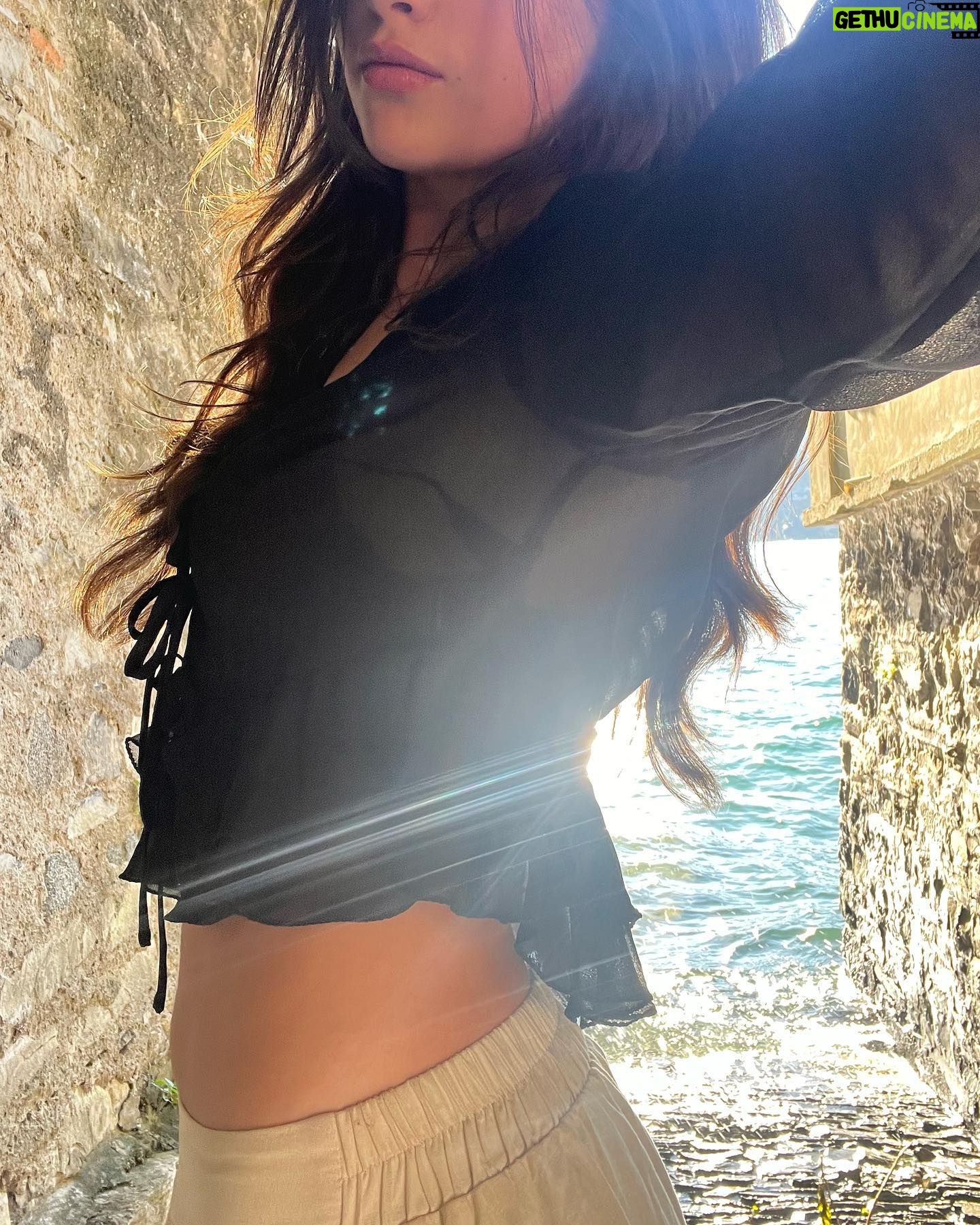Jules LeBlanc Instagram - europe cause i miss jt and i have to go back 🍋🍋