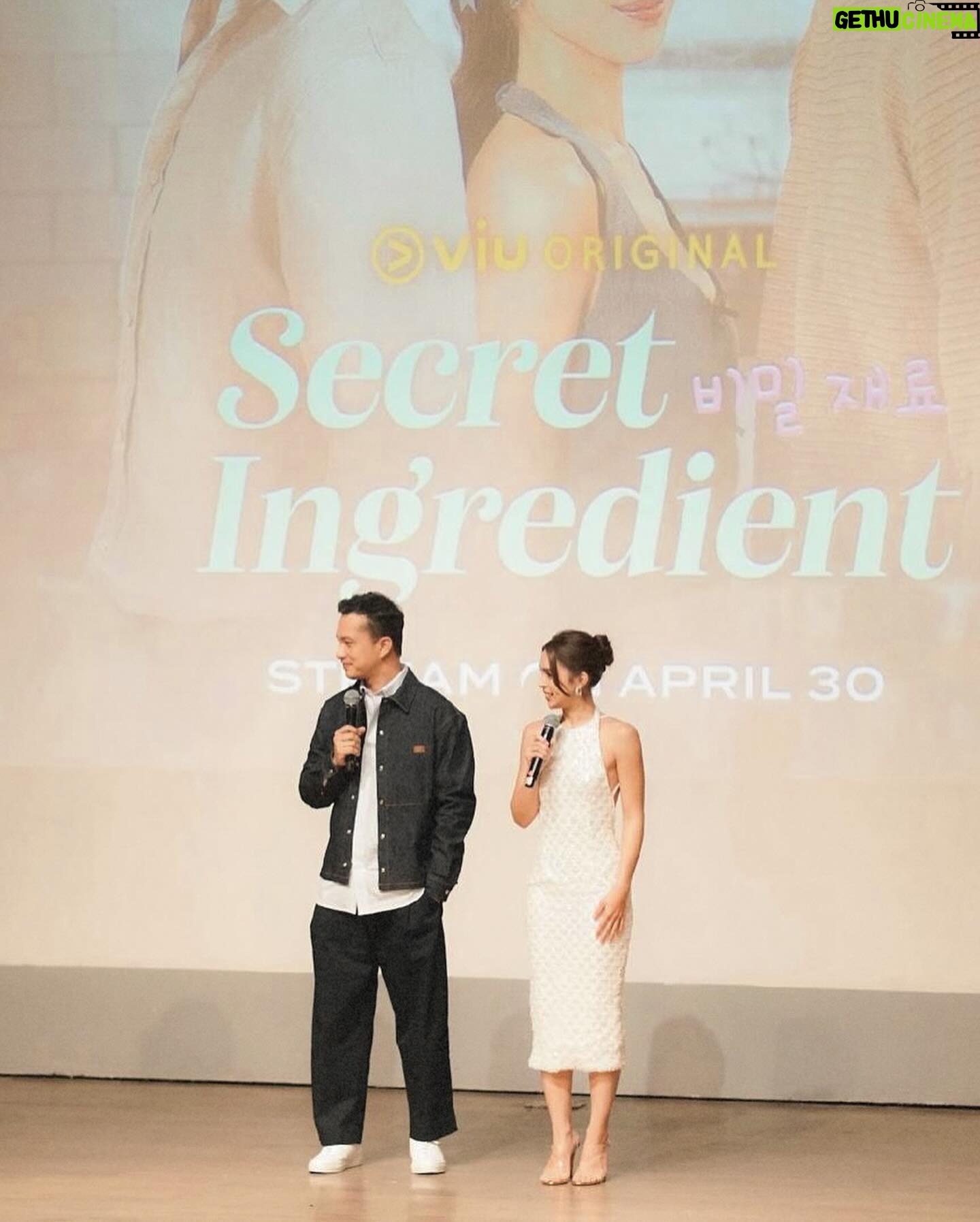 Julia Barretto Instagram - Special screening in Jakarta for #SecretIngredient 💛 My first time here, and everyone was so warm. Terima kasih!!! I can’t wait to go back! Secret Ingredient streaming April 30th only on Viu.
