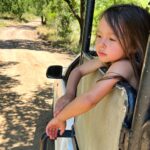 Julia Flabat Instagram - C’est l’Histoire de la vie 🐘🦓🦏🦁🐒🐗 Quel est votre passage préféré ? _______ Que des moments magiques🤩 Incroyable de les voir vivre dans leur habitat naturel et d’avoir pu partager ça avec les enfants 🥰 📍Parc Kruger , Afrique du Sud