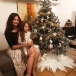 Julia Flabat Instagram – Les Noël en famille 😍🎄🎁♥️
Joyeuses fêtes de fin d’année à tous ✨