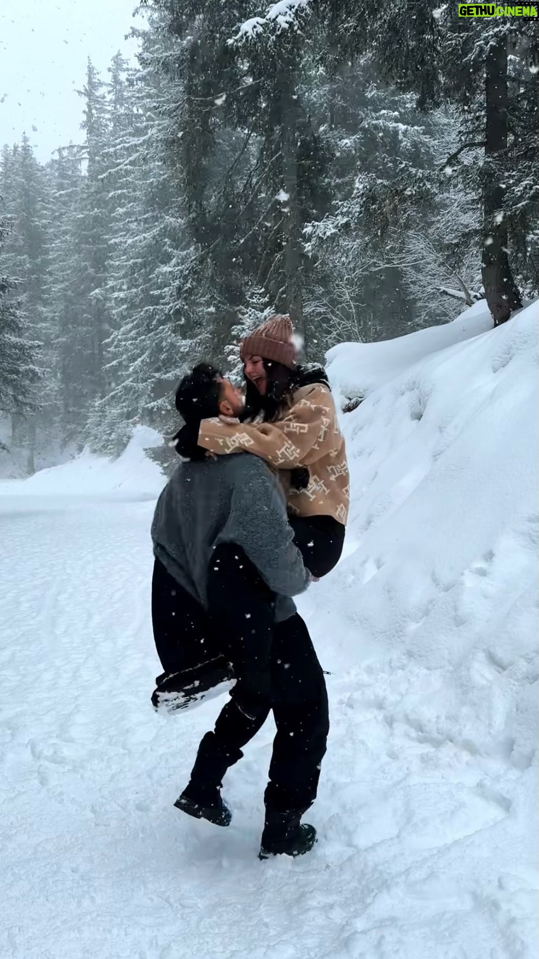 Julia Flabat - 36.3K Likes - Comme des enfants ❄️ 🌨️⛄️🤍
-
À la fin, je l’ai eu quand même 😂😂