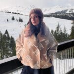 Julia Flabat Instagram – Première neige de l’année à Courchevel ❄️🌨️⛄️
Et cette vue sur les pistes 😍

@mileade_villageclubcourchevel 
@mileade_villagesclubshotels