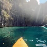 Julia Flabat Instagram – 📍Twin Lagoon, Coron, Philippines 🇵🇭 
Un lagon qui en cache un autre 🥰
Sur la 2eme photo, vous pouvez voir le petit passage sous l’eau pour atteindre le 2eme lagon (ou faire comme moi et passer par les escaliers 😅) 
D’ailleurs on a bien fait, il y avait une méduse boîte juste en dessous 😱.

#roadtripphilippines @maisonsduvoyage