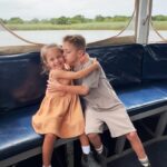 Julia Flabat Instagram - Step 4 : St Lucia Safari Boat en famille pour aller voir les hippopotames 🦛 🤩 _____________ Excursion organisée avec @tourlane Profitez du code EJ200 pour bénéficier d’un devis gratuit 200€ offerts sur votre prochain voyage avec Tourlane ! ✈️ #collaboration