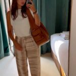 Julia Flabat Instagram - Mon sac Julia - en Camel 😍 Je voulais absolument créer LE sac que je rêvais d’avoir . Le sac à main de la voyageuse, que je peux utiliser pour un week end, pour prendre l’avion en cabine, pour aller bosser, ou pour porter tout ce que les mamans ont besoin de trimballer 😅 ! Puis surtout j’adore les sacs XXL 🥰 Et @lancaster m’a permis de le créer 😁 Merci pour tous vos retours et pour suivre mon projet avec autant d’enthousiasme, vous êtes tellement positifs , tellement bienveillants , 😍 Gratitude Gratitude Gratitude 🙏🏼 🥹🤩