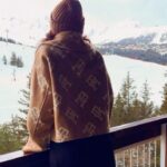 Julia Flabat Instagram – Première neige de l’année à Courchevel ❄️🌨️⛄️
Et cette vue sur les pistes 😍

@mileade_villageclubcourchevel 
@mileade_villagesclubshotels