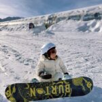 Julia Flabat Instagram – Ella, 3 ans 🥹🏂 
La rideuse est de retour sur les pistes . Et on est choqué , elle est tellement à l’aise !
Partie 1