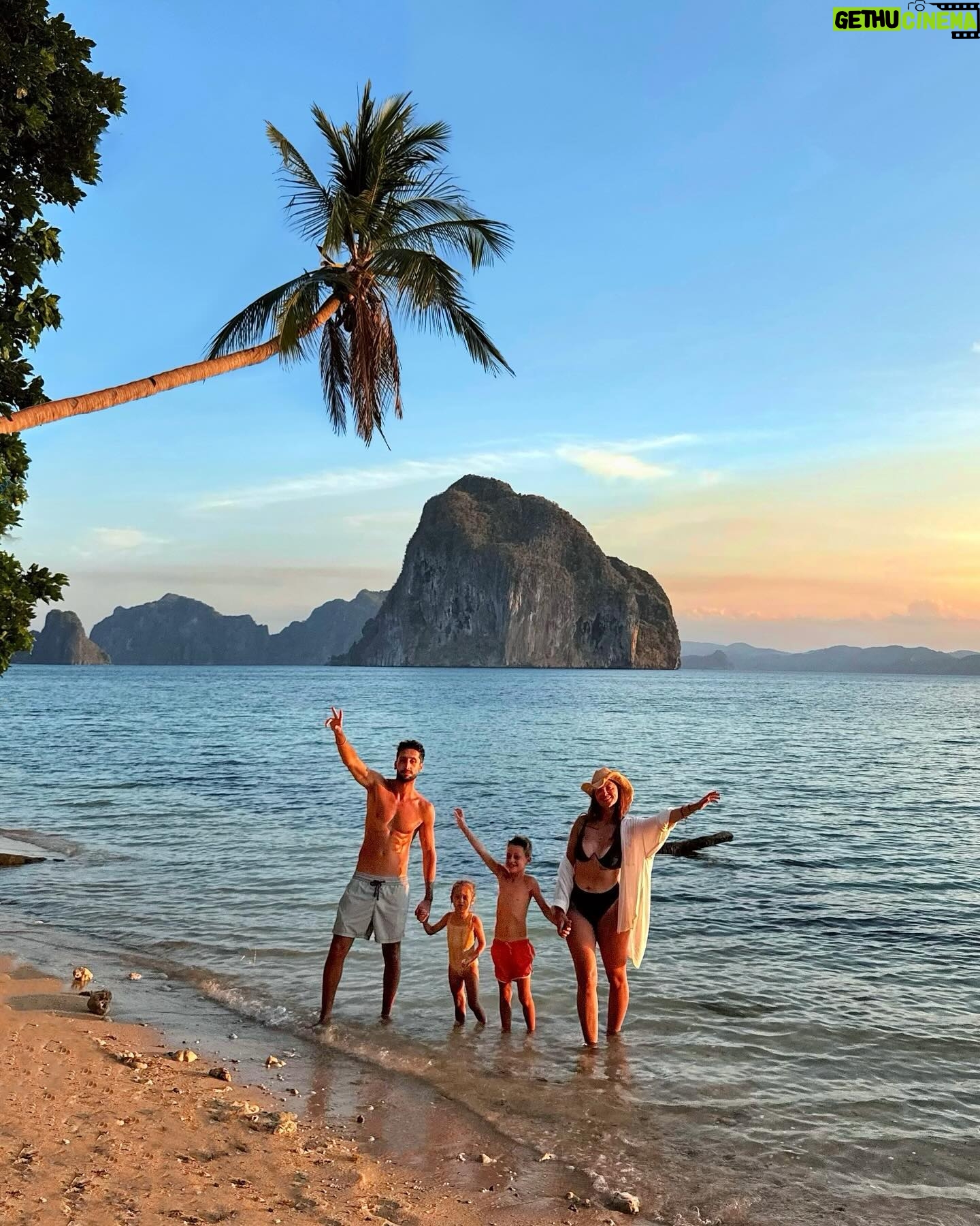 Julia Flabat - 56.3K Likes - Parcourir le monde avec vous 🥹🌏
-
📍Cabanas Beach, El Nido 🇵🇭