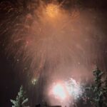 Julia Flabat Instagram – Que cette nouvelle année soit exceptionnelle ✨
–
Quelle est votre résolution numéro 1 pour 2024 ? 
Eddy : Me perfectionner encore plus au skate 
Julia : Apprendre à Écouter et aimer mon corps 
Edan : Apprendre à faire la coupole au breakdance 
Ella : Dormir dans mon lit toute la nuit 
Mamie : Trouver la personne qui prendra soin de moi 

Et vous ??
