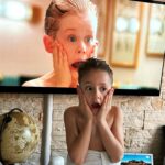 Julia Flabat Instagram - Edan McCallister part 2 😱🛁 - Mon passage préféré 🎬 Il y a 1 an Edan s’entraînait déjà à reproduire toutes les scènes du film 😅 - Quelle scène du film aimeriez-vous qu’on recréer avec Edan ? #EdanMcCallister