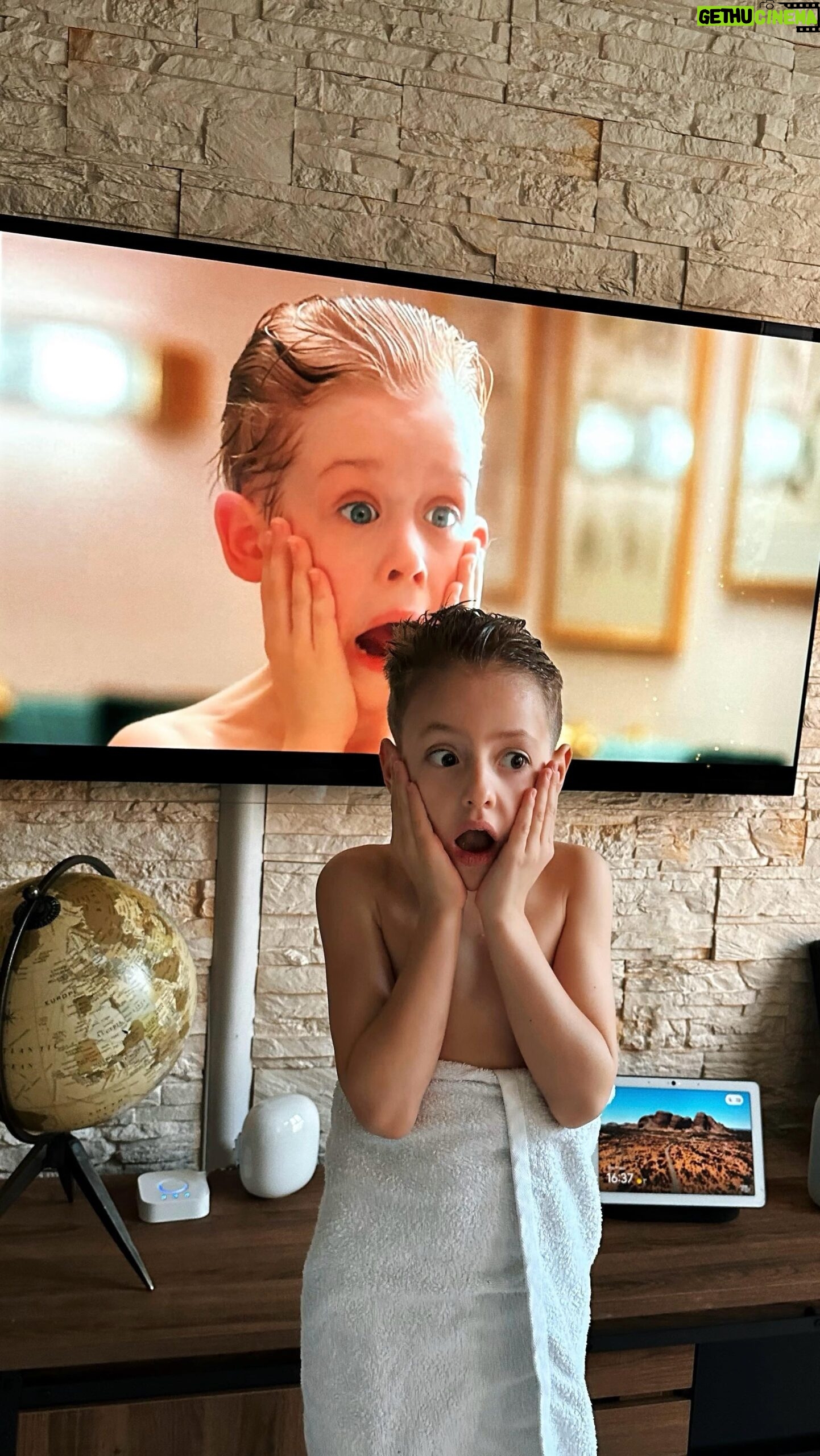 Julia Flabat - 48.6K Likes - Edan McCallister part 2 😱🛁
-
Mon passage préféré 🎬
Il y a 1 an Edan s’entraînait déjà à reproduire toutes les scènes du film 😅
-
Quelle scène du film aimeriez-vous qu’on recréer avec Edan ?
#EdanMcCallister