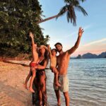 Julia Flabat Instagram - Parcourir le monde avec vous 🥹🌏 - 📍Cabanas Beach, El Nido 🇵🇭