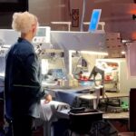 Julia Flabat Instagram - Invitée au défilé européen pour représenter la team France lors de la nouvelle co C&A dans leur usine en Allemagne, j’ai pu découvrir comment été fabriqué un jean. J’ai trouvé ça hyper intéressant ! Je vous ai mis une vidéo de mes coups de 🖤 de la nouvelle co ! Cette ceinture à frange sur une jupe est incroyable 😻 Et vous quelle est votre pièce favorite ? Ps : mon costume vert est de la collection actuelle 😉 #invitation #allemagne #Cologne