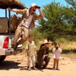 Julia Flabat Instagram - Bien arrivés en : Afrique du Sud 🇿🇦🦒🦁 - Qui avait trouvé la destination ? - #roadtrip @tourlane