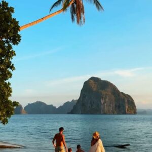 Julia Flabat Instagram - Parcourir le monde avec vous 🥹🌏 - 📍Cabanas Beach, El Nido 🇵🇭
