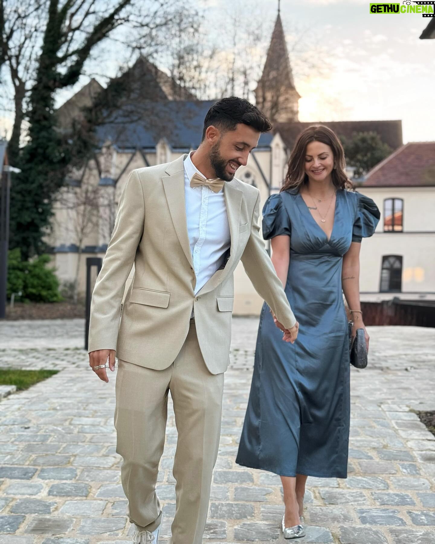 Julia Flabat - 67.4K Likes - Wedding day 👰🏻
Ma Sista s’est mariée 🎉😍
Une très belle journée en famille🤍
Et forcément, on y pense de en avec Julia
Un mariage à l’étranger ? Des conseils ?
-
📍@domainereinemargot 5*
À deux pas de Paris, vue sur la dame de fer
