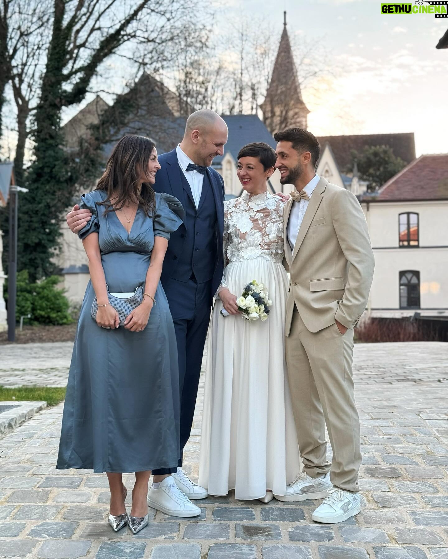Julia Flabat - 67.4K Likes - Wedding day 👰🏻
Ma Sista s’est mariée 🎉😍
Une très belle journée en famille🤍
Et forcément, on y pense de en avec Julia
Un mariage à l’étranger ? Des conseils ?
-
📍@domainereinemargot 5*
À deux pas de Paris, vue sur la dame de fer