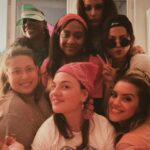 Julia Flabat Instagram – Back in 90´s entre copines 🤩

J’ai reproduit un look Pinterest de Rachel Green en 1996, vous validez ???! (Photo2) 

Merci @leah.mallet pour cette soirée , un bien fou de rajeunir avec vous les girls 🥰