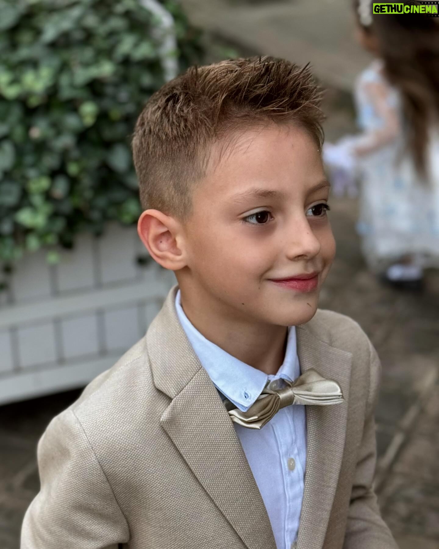 Julia Flabat - 67.4K Likes - Wedding day 👰🏻
Ma Sista s’est mariée 🎉😍
Une très belle journée en famille🤍
Et forcément, on y pense de en avec Julia
Un mariage à l’étranger ? Des conseils ?
-
📍@domainereinemargot 5*
À deux pas de Paris, vue sur la dame de fer