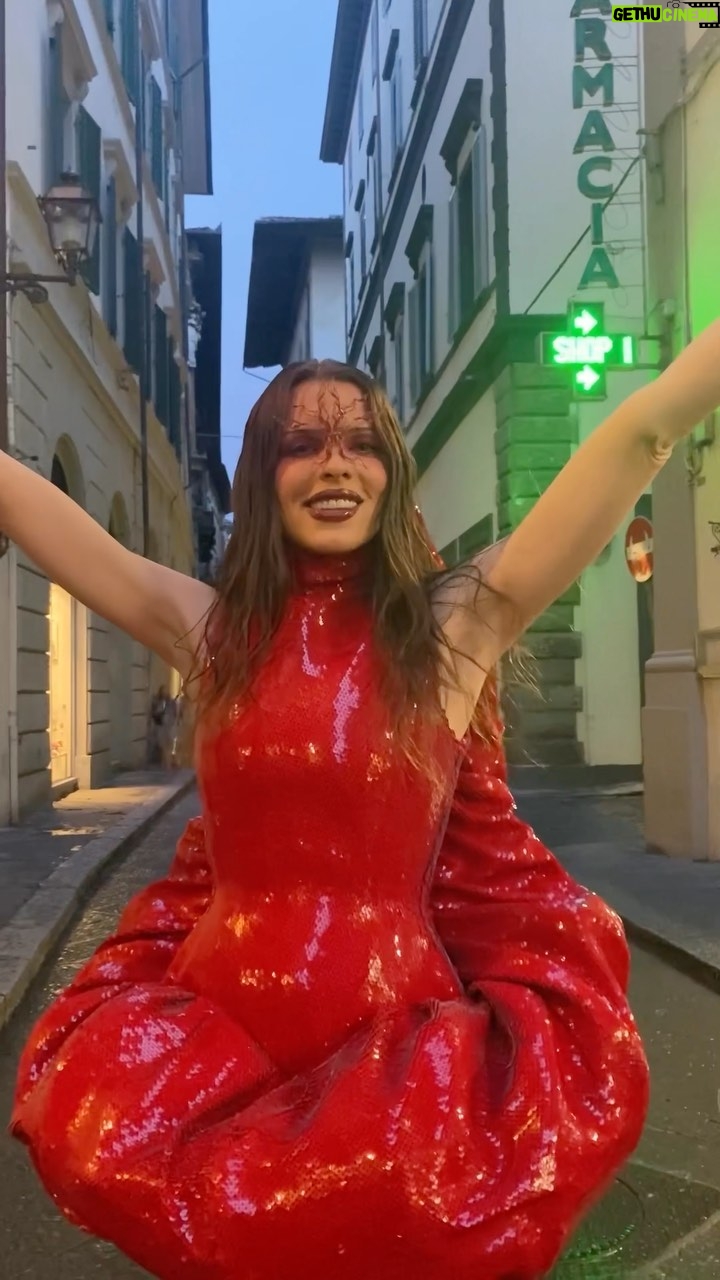 Julia Fox Instagram - #JuliaFox knows how to command a front row and it was no different at the #LuisaViaRomaXBritishVogue’s #RunwayIcons show in Florence. Watch as she takes #BritishVogue along with her to the star-studded runway show. Then click the link in bio to see every look from the show.
