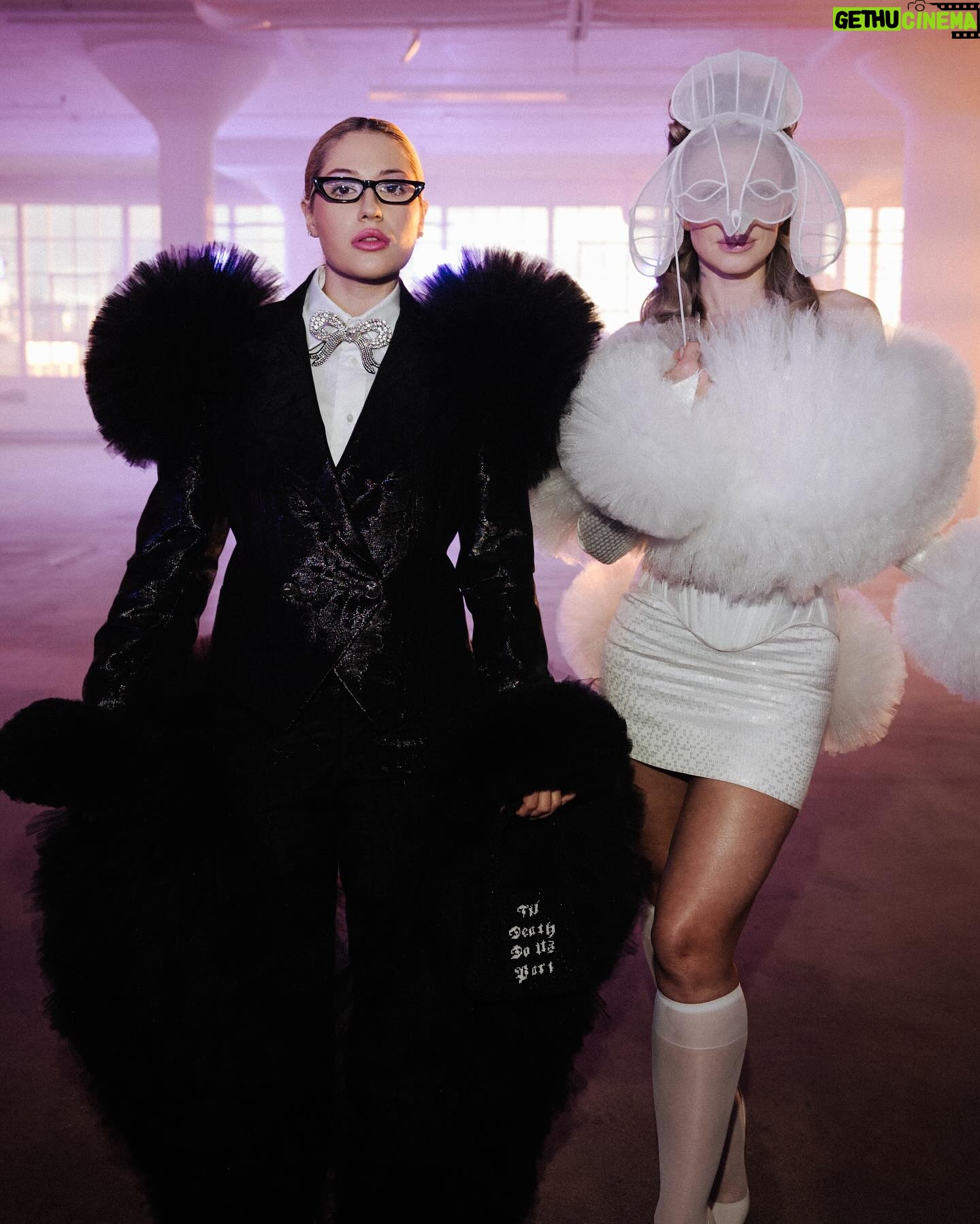 Julia Fox Instagram - I’m just a little poodle Idk what’s going on 🐩 👰🏻♀️ @wiederhoeft_
