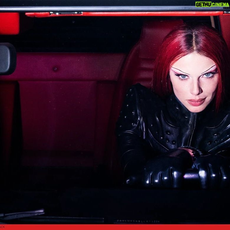 Julia Fox Instagram - ✨INFAMOUS✨ @highsnobiety Photo: @ricardogomesinst Visual Art: @jacolbysatt Fashion: @eyobyohannes Video: @courtneyharvier Makeup: @kalikennedy Hair: @andylecompte Nails: @naominailsnyc Production: @themorrisongroup Casting: @itboygregk @gkldprojects Creative Direction: @_mq______