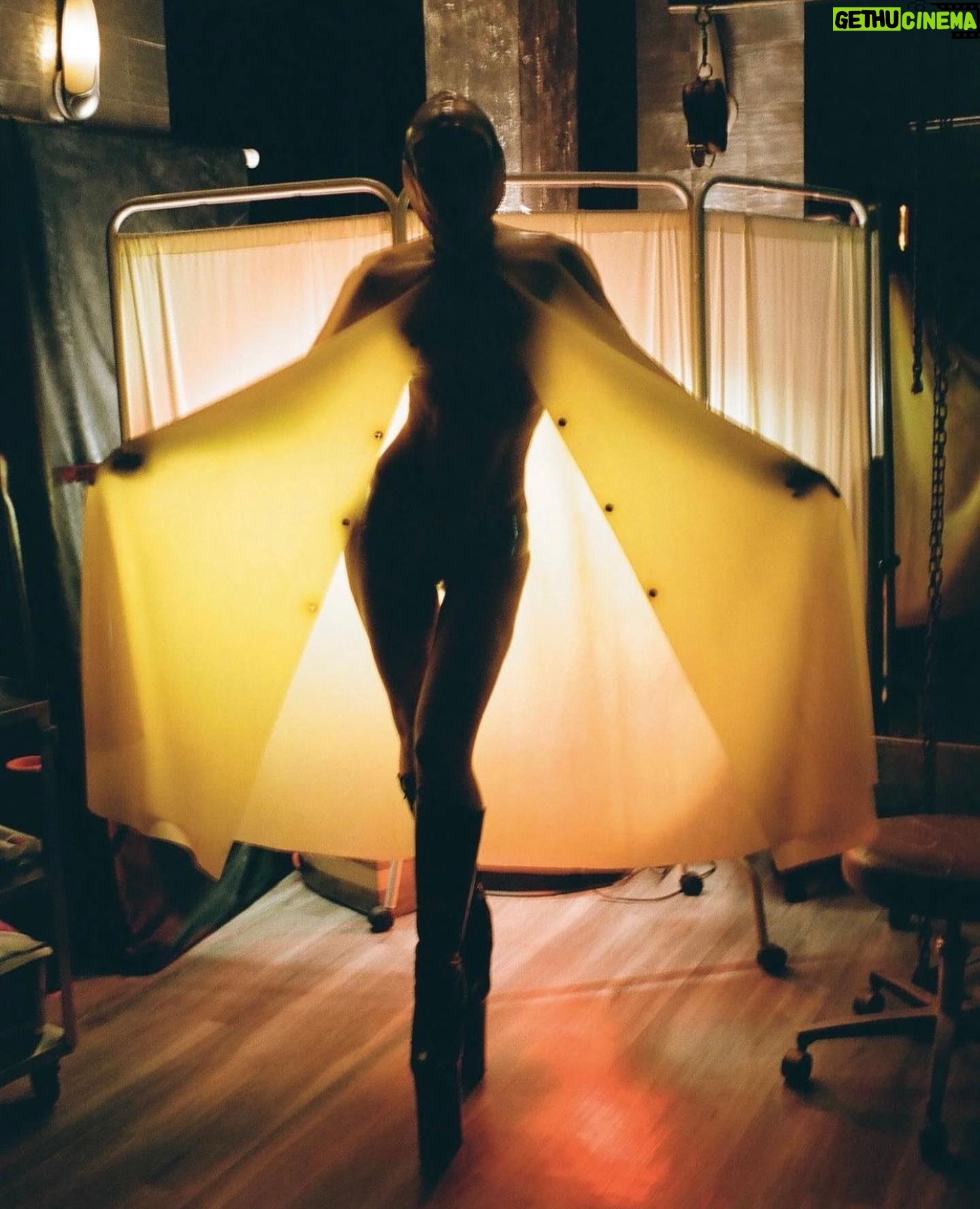 Julia Fox Instagram - Never in a million years could I have ever imagined. Thank you @pandorasny and @papermagazine for letting me live out this fantasy with my sisters @richieshazam @brianaandalore