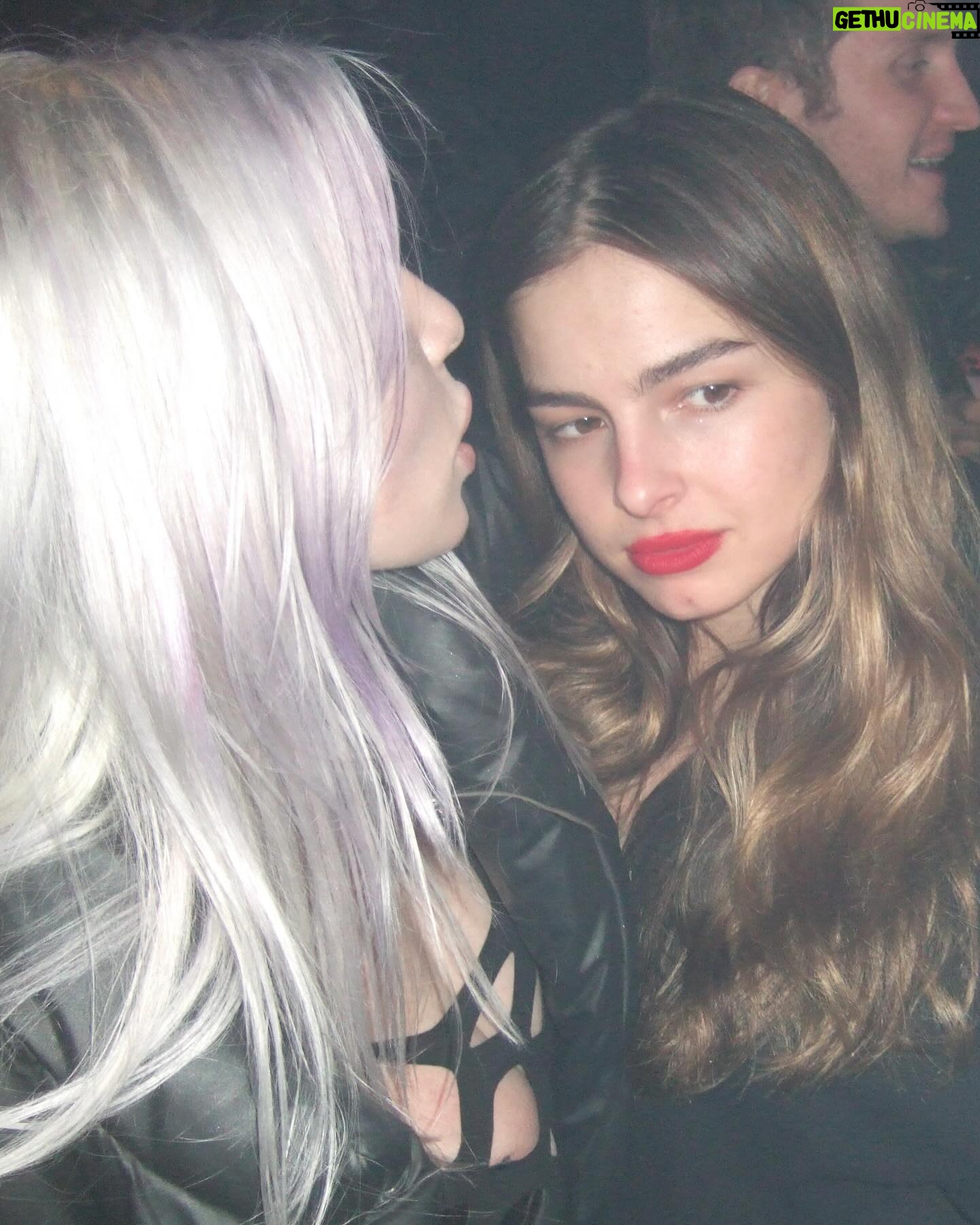 Julia Fox Instagram - I love you forever thank u @charli_xcx for sharing your moment with me. u are a *real* girls girl šÆāāļø like u actually took that risk on me!! girl what if I sucked and everyone left anyway Iām a b*tch im a girl a mother im a wh0re š
š»