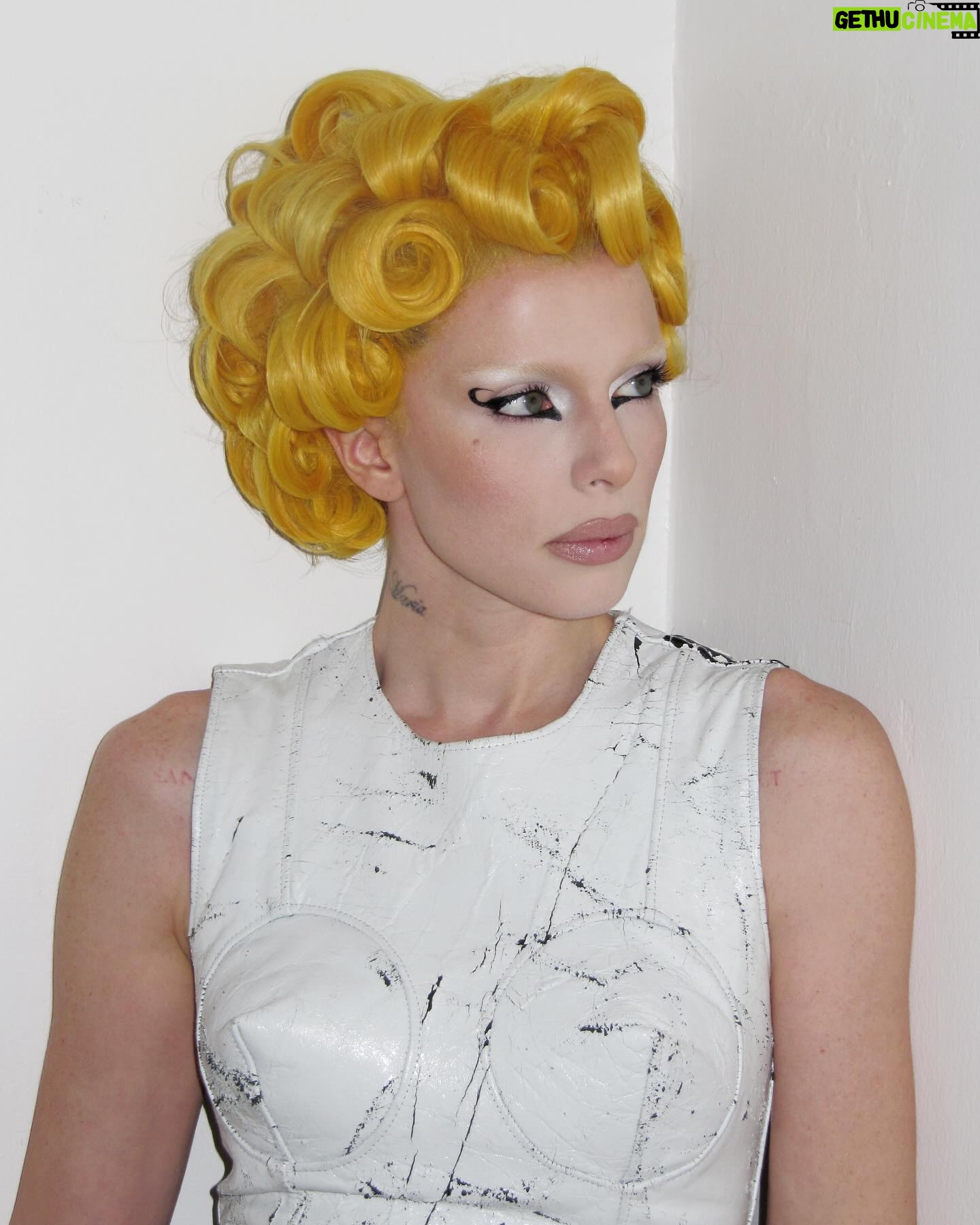 Julia Fox Instagram - The cheesiest girl u kno ;) hair & pics by @johnnovotny glam by @topkuhnt styled by @brianaandalore