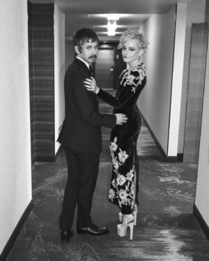 Julia Garner Instagram - EMMYS 2022 🤎 

Thank you @gucci @swarovski for getting us ready.
