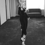 Julia Garner Instagram - EMMYS 2022 🤎 Thank you @gucci @swarovski for getting us ready.