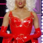 Julia Garner Instagram - What a dream!!!!!! I got to be a guest judge on my favorite show!!! Such an incredible day. Also, it’s SUPER EXCITING because #DragRace is celebrating its 200th episode, and we got to throw a BALL! 💎 Don’t miss an all-new @rupaulsdragrace TONIGHT at 8/7c on @mtv! 👠 Thank you Thank you Thank you!!!! ♥️💃🏼🪩